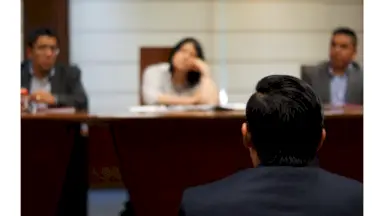 ¿La falta de asistencia a las sesiones puede ser calificado como abstención de declarar ?¿Debe tomarse en cuenta las antiguas declaraciones del imputado? Cas. N.º 1326-2022 Ayacucho