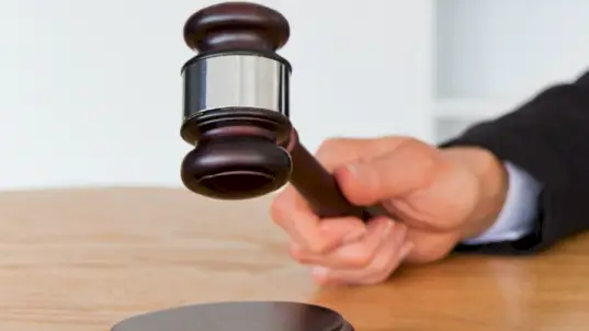 La conclusión anticipada frustrada no constituye automáticamente un indicio de culpabilidad, pues prevalece la presunción de inocencia y la aceptación previa no puede emplearse como prueba de responsabilidad penal (Cas. N.º 3564-2023 Cusco)