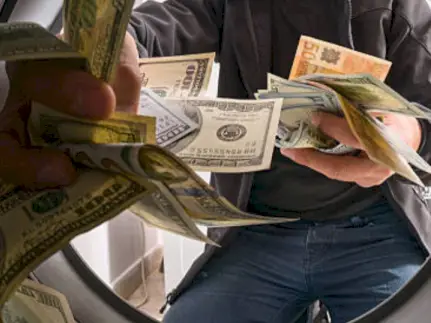 ¿La mera posesión u ocultamiento de dinero sustraído por el propio autor del hurto configura, por sí sola, el delito de lavado de activos? (Cas. N.º 2973-2023 Puno)
