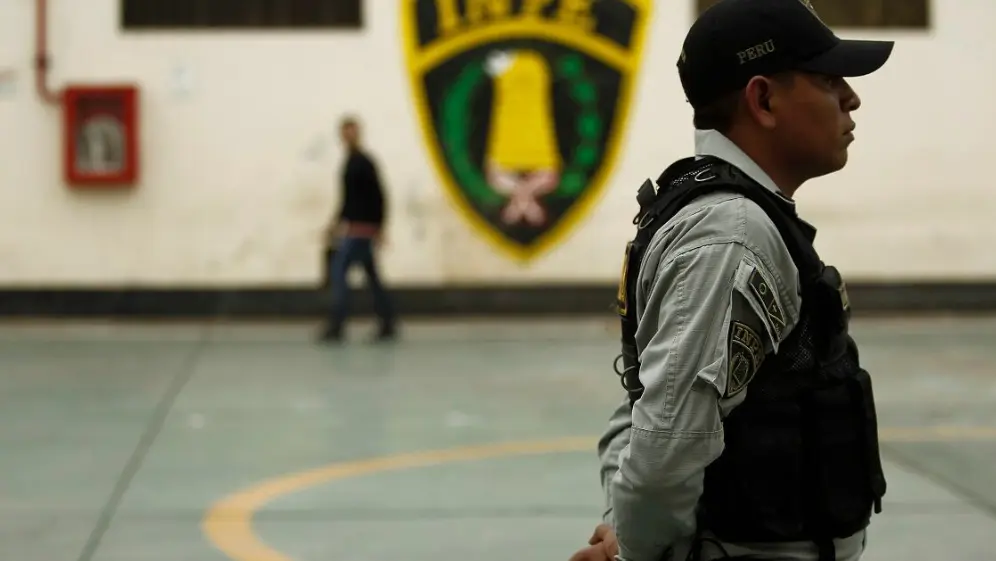 INPE impulsa reforma penitenciaria con grilletes electrónicos y mejoras laborales