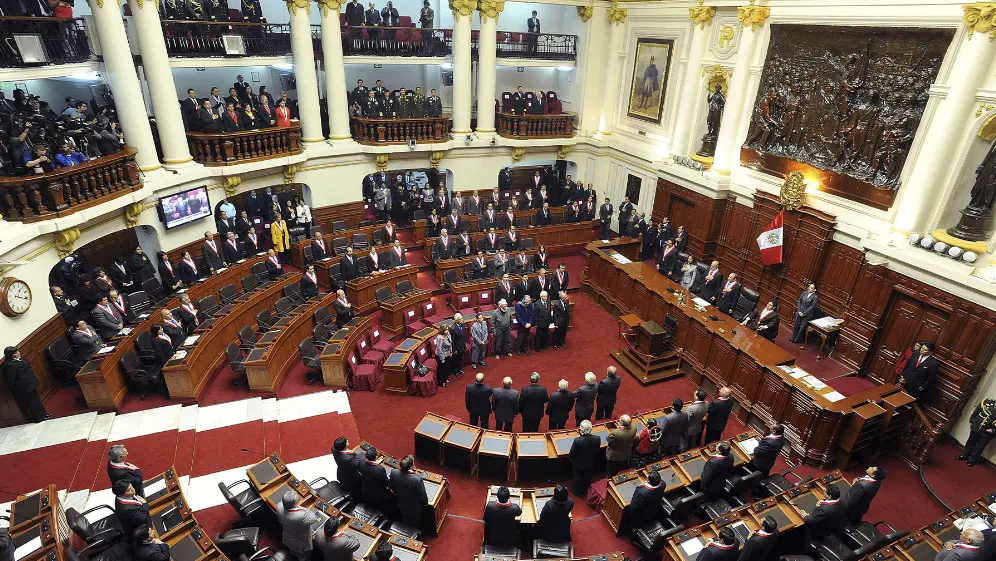 Proposición legislativa que incorpora el artículo 222-E al Código Penal para sancionar la omisión dolosa en la baja de servicios móviles y el bloqueo de equipos terminales vinculados a delitos