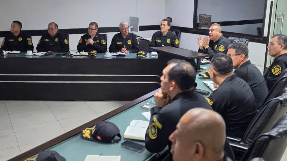 Grupo parlamentario Juntos por el Perú propone como iniciativa legislativa causales para la conclusión anticipada del cargo de comandante general de la Policía Nacional del Perú