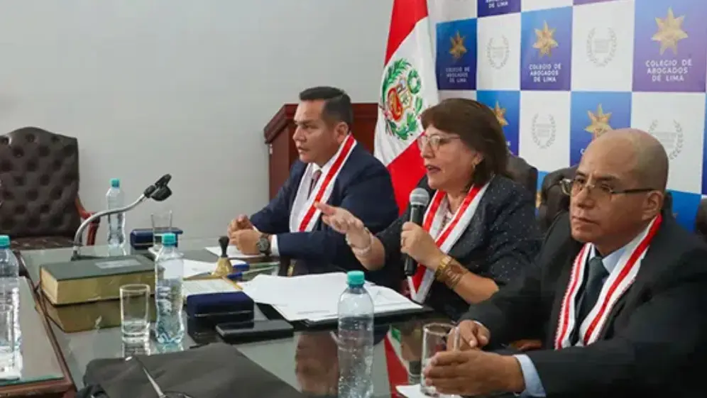 Guerra de Gremios: Abogados denuncian penalmente a Delia Espinoza por presunta “Falsa Junta” de Colegios