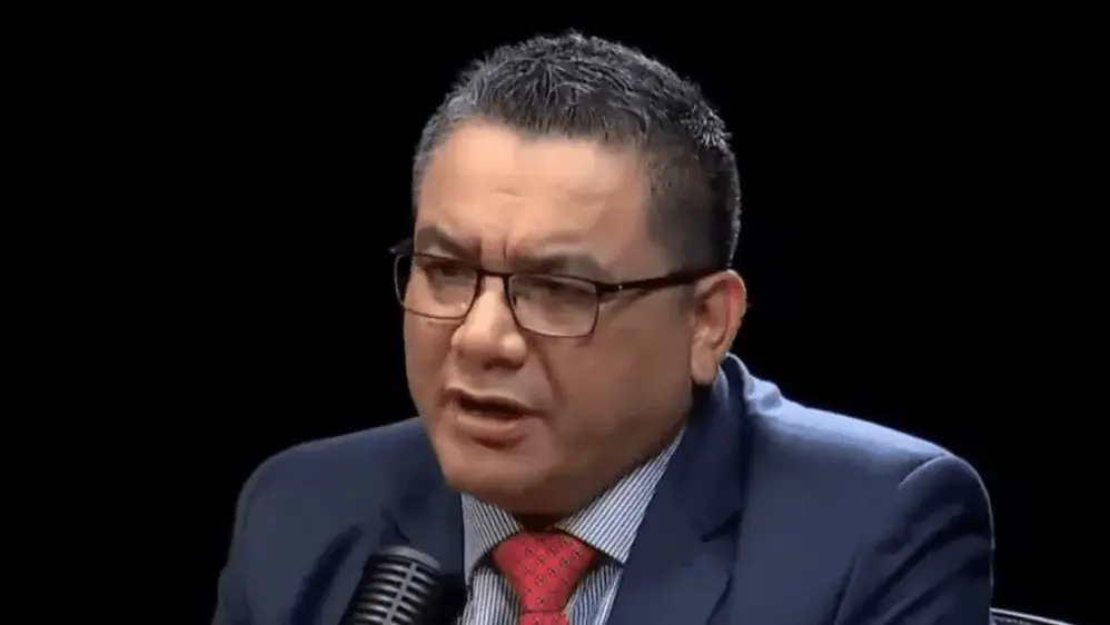 Fiscalía denuncia al ministro Santiváñez por presunto delito de negociación incompatible