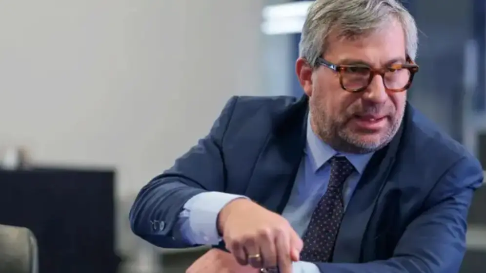 Corvetto propone autorizar el levantar del secreto de sus comunicaciones y entregar su pasaporte al MP